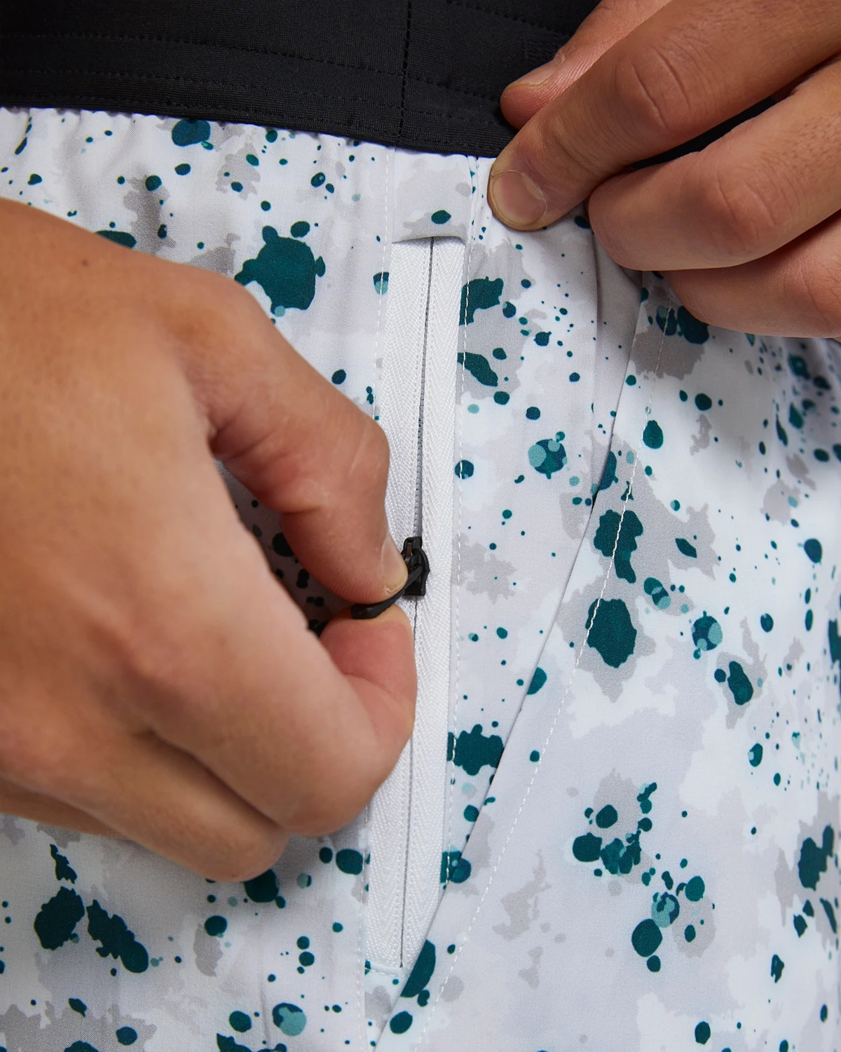 TYR Hydrosphere™ Men's Lined 7" Unbroken Big Logo Shorts - Fleck 8 TYR Hydrosphere™ Men's Lined 7" Unbroken Big Logo Shorts - Fleck - Image 8