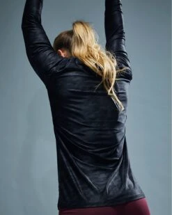 TYR Airtec™ Women's Long Sleeve Tee - Blackout Camo -Tyr FPTLBC3A 001 alt09