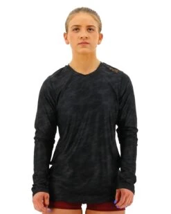 TYR Airtecâ„¢ Women's Long Sleeve Tee - Blackout Camo