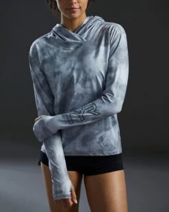 TYR SunDefense™ Women's Vented Hooded Shirt - Turbulent 16 TYR SunDefense™ Women's Vented Hooded Shirt - Turbulent -Tyr PLHTUR7A 988 alt07