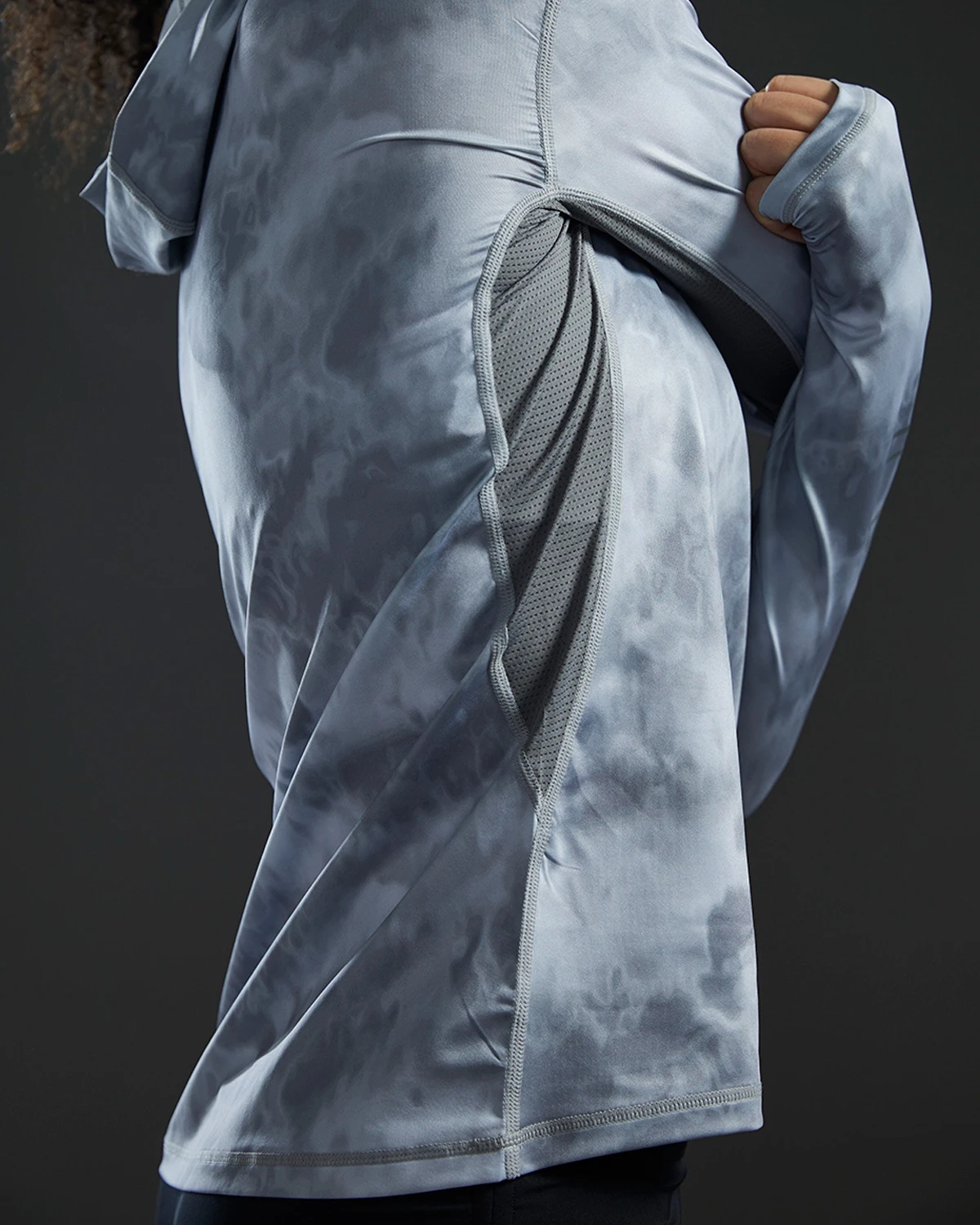 TYR SunDefense™ Women's Vented Hooded Shirt - Turbulent 8 TYR SunDefense™ Women's Vented Hooded Shirt - Turbulent - Image 8