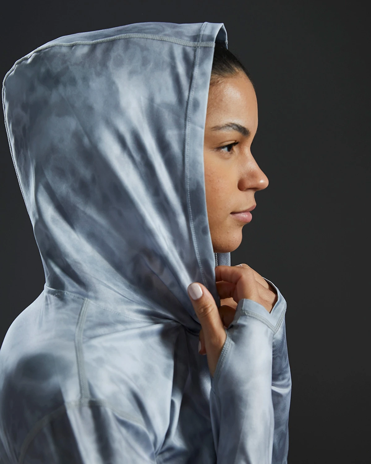 TYR SunDefense™ Women's Vented Hooded Shirt - Turbulent 9 TYR SunDefense™ Women's Vented Hooded Shirt - Turbulent - Image 9