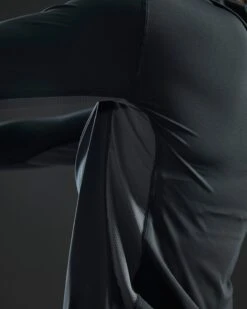 TYR SunDefense™ Women's Vented Long Sleeve Crew Shirt - Solid 18 TYR SunDefense™ Women's Vented Long Sleeve Crew Shirt - Solid -Tyr TSFPLH7A 927 alt08