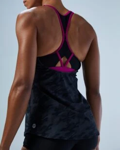 TYR Durafast Elite® Women's Taylor Tank - Blackout Camo 19 TYR Durafast Elite® Women's Taylor Tank - Blackout Camo -Tyr TTAFBC7A 001 alt10