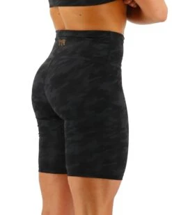 TYR Base Kinetic™ Women's High-Rise 8" Shorts - Blackout Camo 14 TYR Base Kinetic™ Women's High-Rise 8" Shorts - Blackout Camo -Tyr ftehsb3a 001 alt05 5
