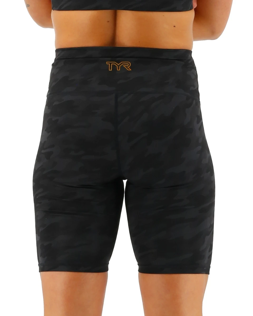 TYR Base Kinetic™ Women's High-Rise 8" Shorts - Blackout Camo 2 TYR Base Kinetic™ Women's High-Rise 8" Shorts - Blackout Camo - Image 2
