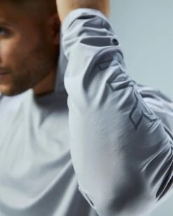 TYR Men's SunDefense Hooded Shirt -Tyr tsmlh7a 050 alt09